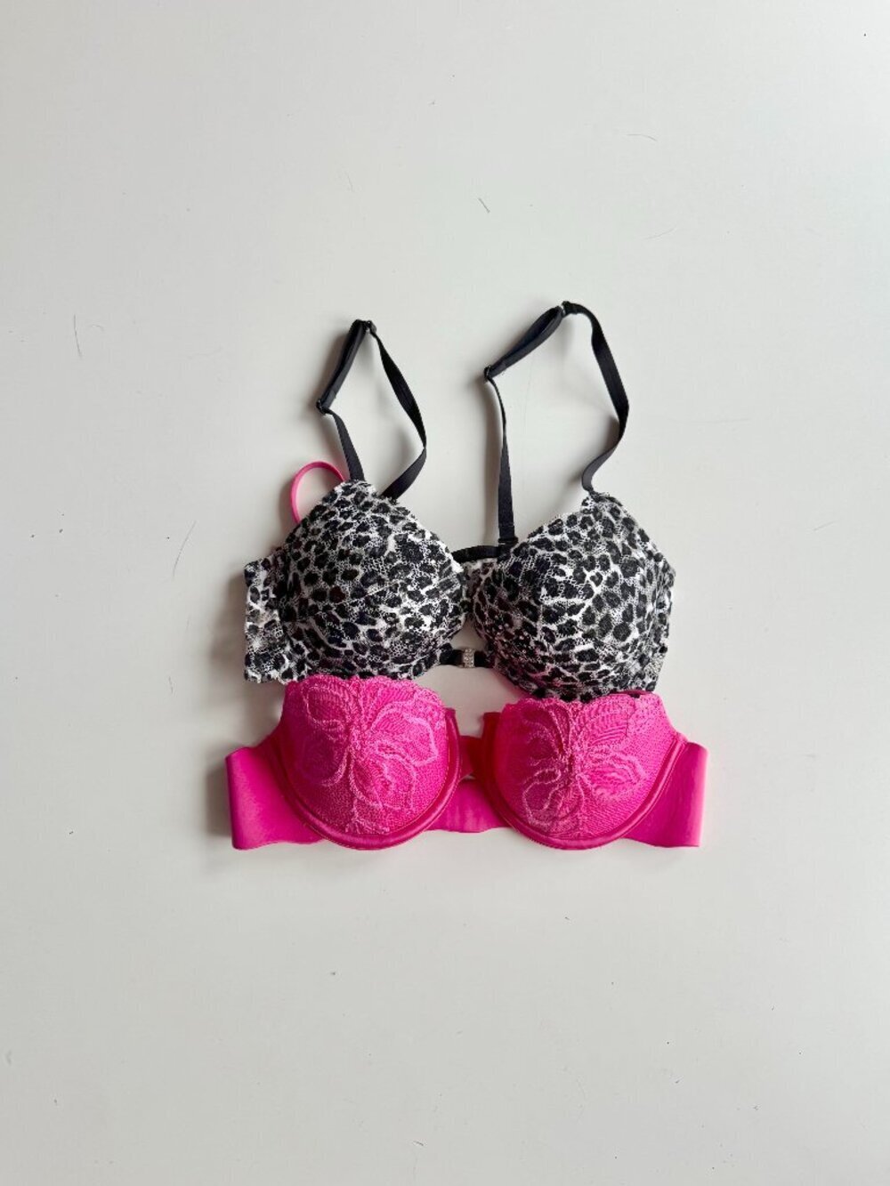 Lot of 2 LA SENZA Lace Plunge Demi Bras, Size 32B